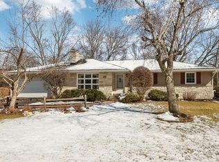 4010 S Johns Dr, New Berlin, WI 53146