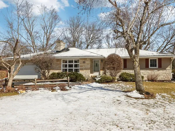 4010 South Johns DRIVE, New Berlin, WI 53146