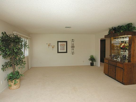Greatroom 2 w/wet bar