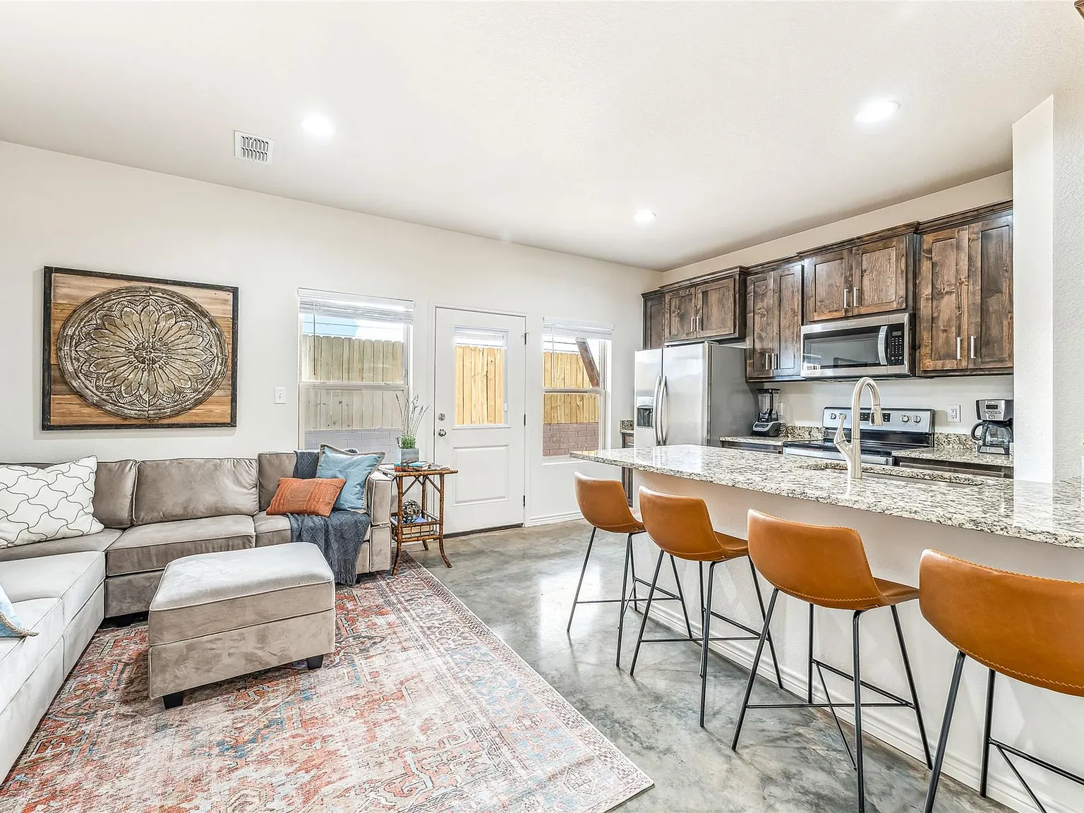 2 bed, 2.5 bath, 1070 sqft, $1,650 — Photo 2