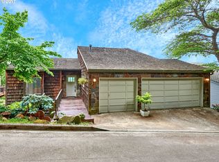 1040 Upper Devon Ln, Lake Oswego, OR 97034