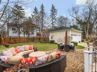 614 Willow Rd, Naperville, IL 60540