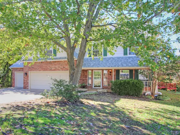 4038 S Rolling Oaks Cir, Tulsa, OK 74107