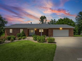 369 E Lake Dr, Edwardsville, IL 62025