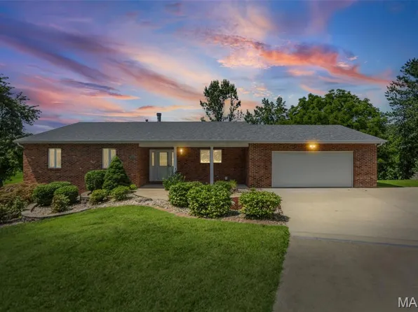 369 E Lake Dr, Edwardsville, IL 62025