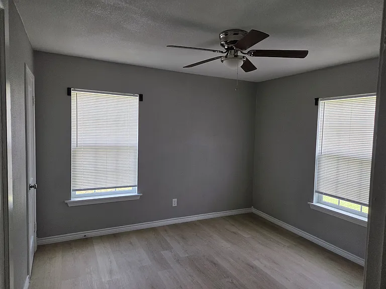 1107 Middleton St — Photo 4
