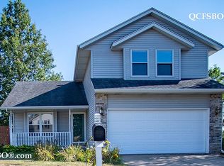 2411 W 60th Pl, Davenport, IA 52806