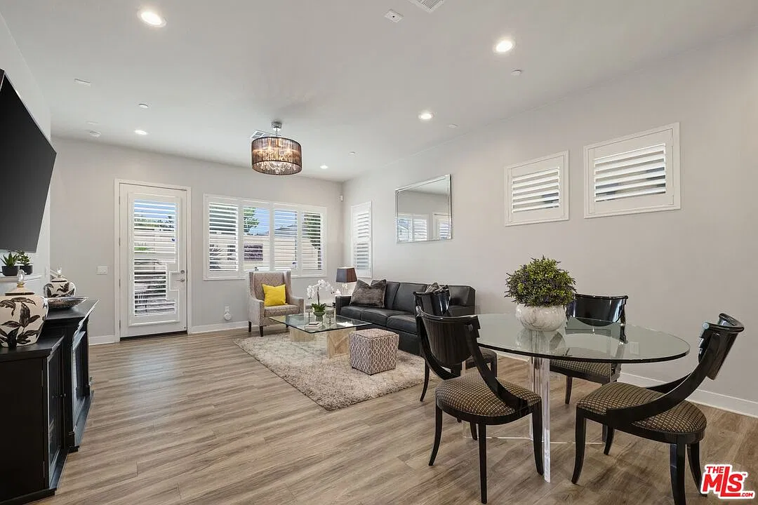 4 bed, 4.0 bath, 2234 sqft, $5,995 — Photo 3