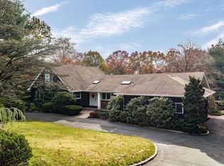 33 Bramble Ln, Melville, NY 11747