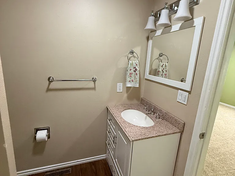 2703 W Texas St — Photo 23