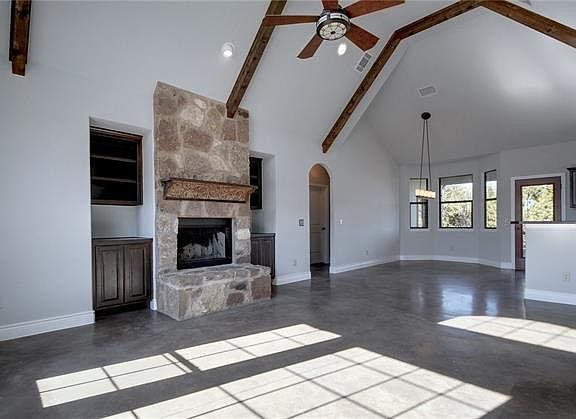 4th image of 17420 Lake Wood Cir