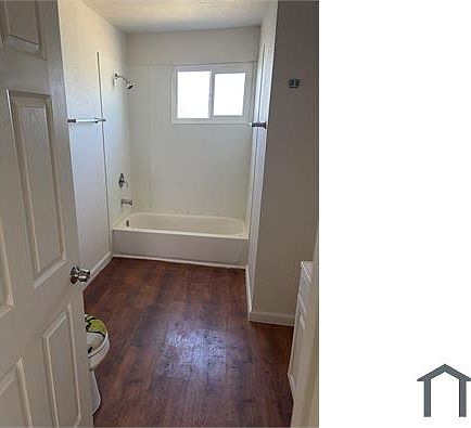 3rd image of 1200 Roanoke Ave