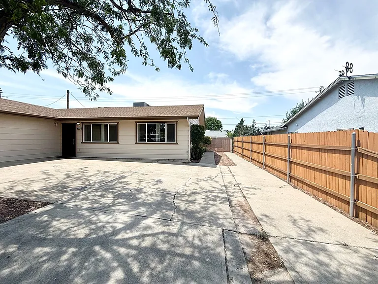 4558 N Miner Rd — Photo 2