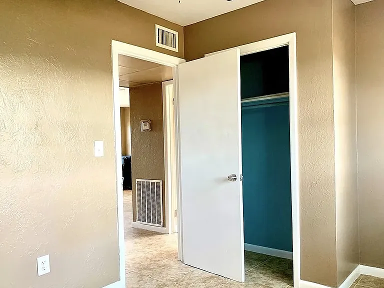 5632 8th Ave — Photo 7