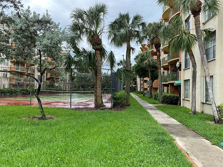 9320 Fontainebleau Blvd #301 — Photo 27
