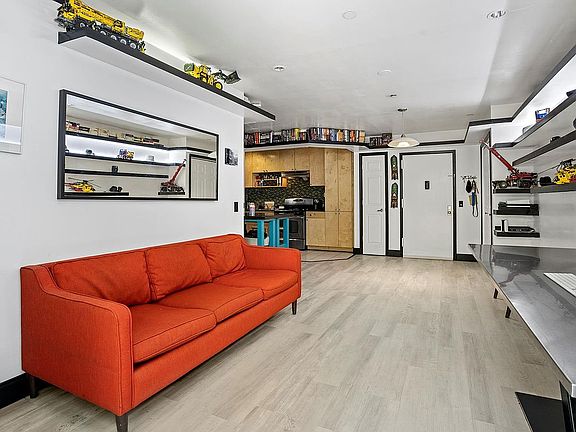 2nd image of 27 Meserole St APT 1R