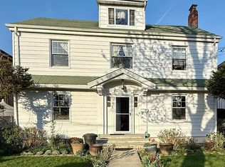 8901 191st St, Hollis, NY 11423
