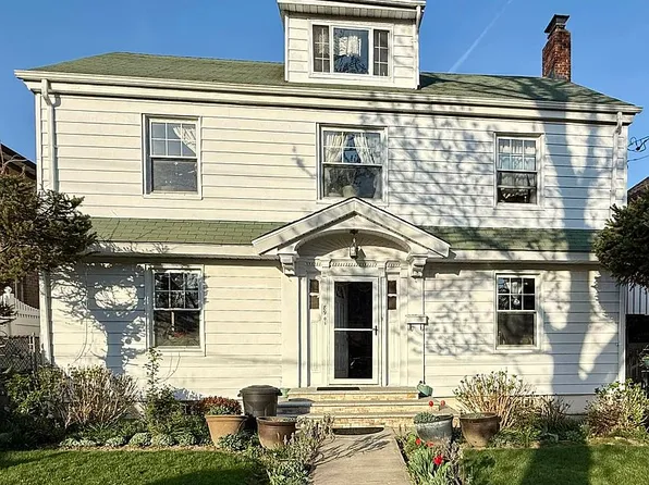 8901 191st St, Hollis, NY 11423