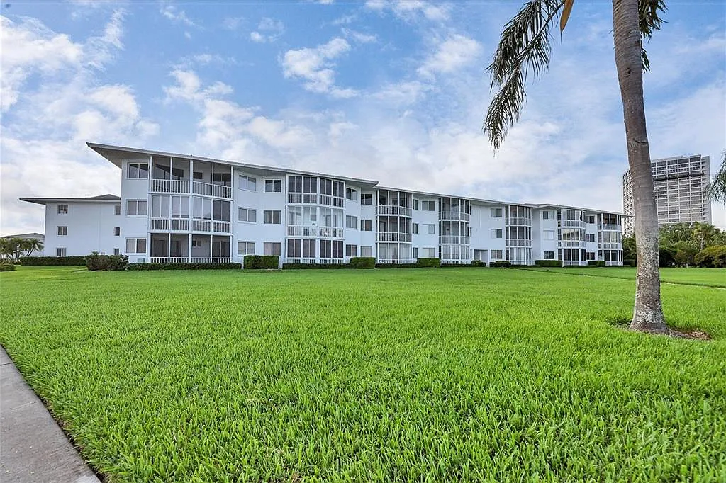2 bed, 2.0 bath, 882 sqft, $5,500 — Photo 1