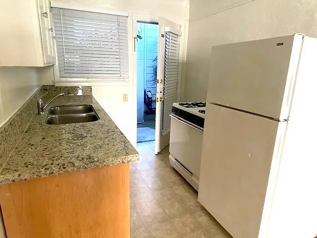 124 W Ortega St — Photo 5