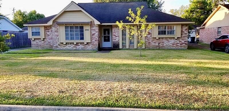 1st image of 13930 Oakwood Ln
