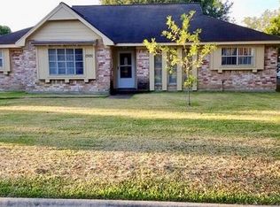 13930 Oakwood Ln, Sugar Land, TX 77498