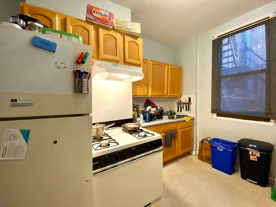 1st image of 292 20th St APT 1L
