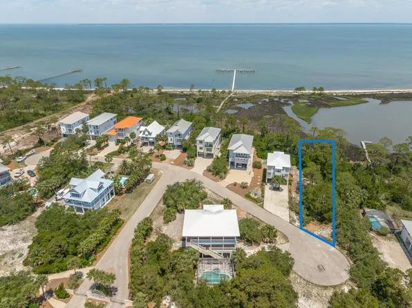 1645 Wayfarers Ct, Saint George Island, FL 32328