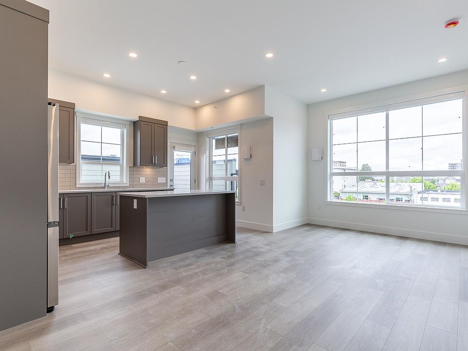 1st image of 22348 North Ave #511