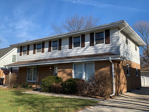 2nd image of 1120 N 119th St #1122