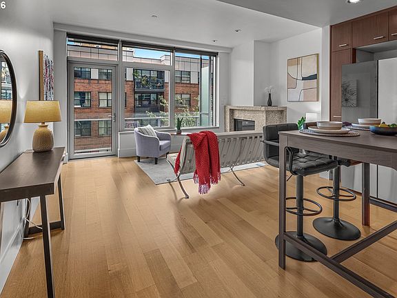 4th image of 1001 NW Lovejoy St Unit 301