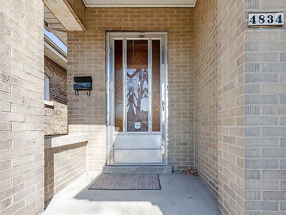 3rd image of 4834 W Wellington Ave #1