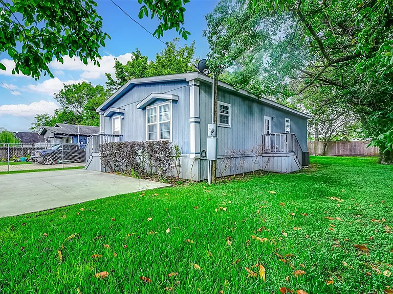 11313 Delman St — Photo 4