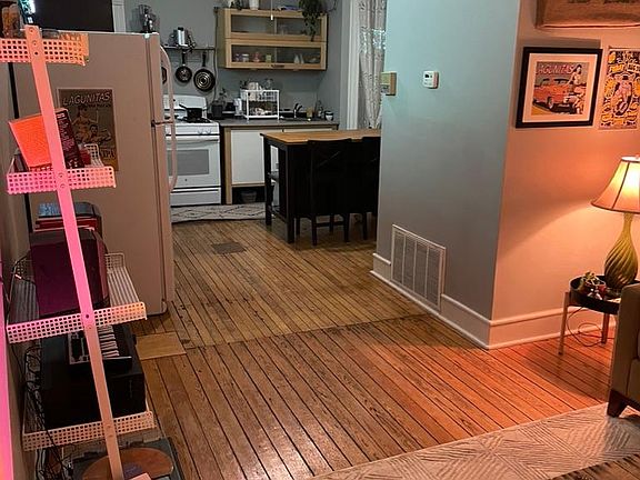 3rd image of 1521 W Superior St #1R