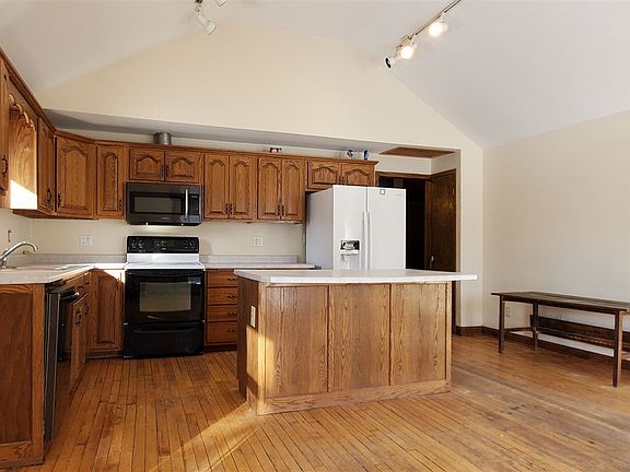 3rd image of 103 Washington Ave S