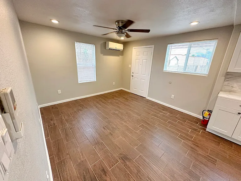 907 Stover Ave SW #B — Photo 4