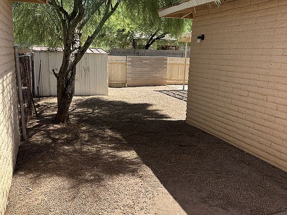 4th image of 1205 E 9th St