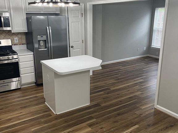 4th image of 2547 Thorncroft Pl