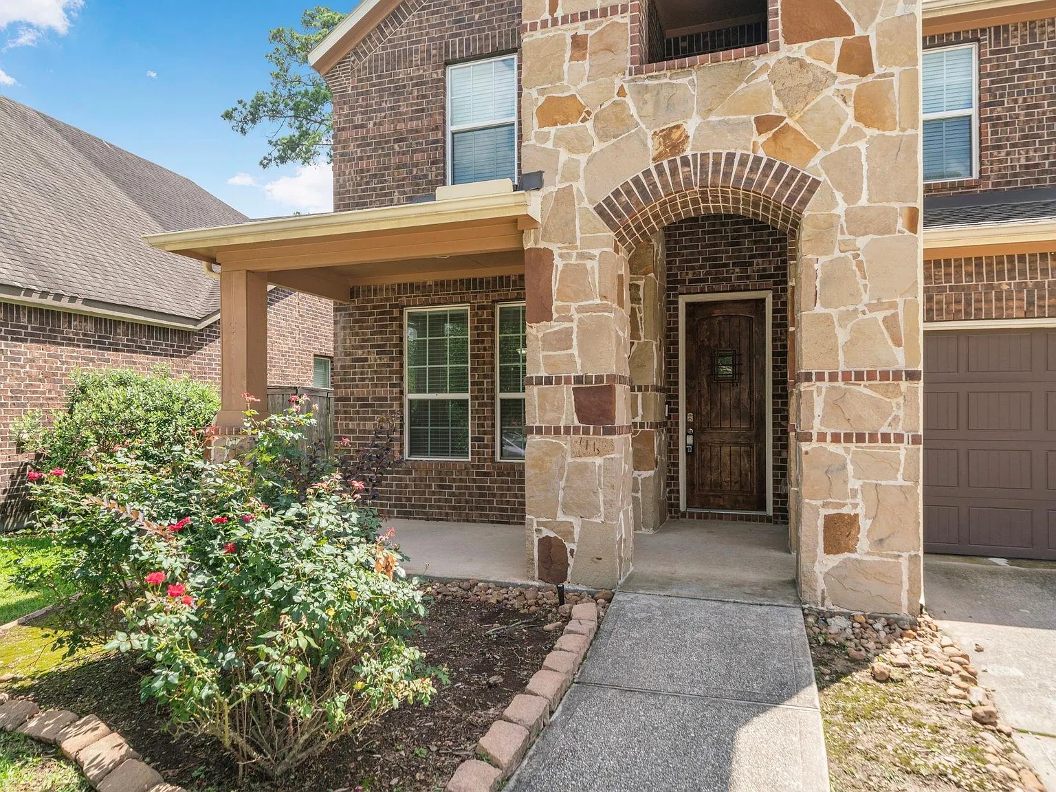 4 bed, 2.5 bath, 2848 sqft, $2,700 — Photo 2