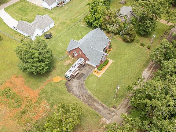 2nd image of 135 Betsy Dr