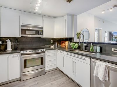 10 Aragon Ave SUITE 711, Coral Gables, FL, 33131