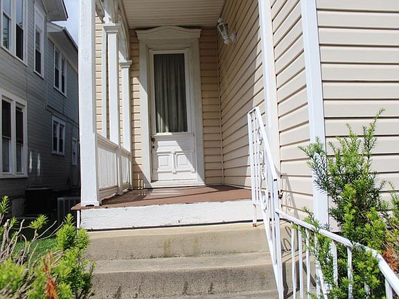 5th image of 321 W Franklin St