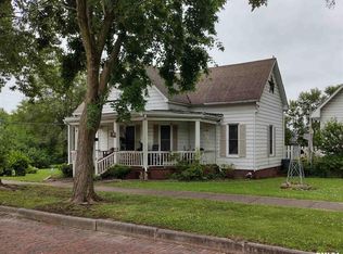208 S Silas Ave, Mc Leansboro, IL 62859
