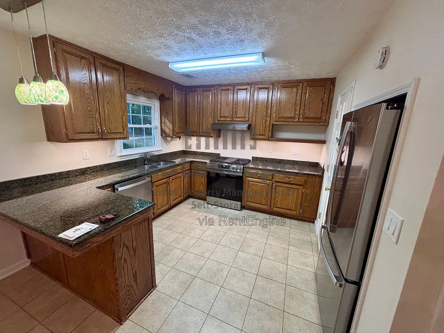 3 bed, 2.0 bath, 1344 sqft, $2,000 — Photo 4