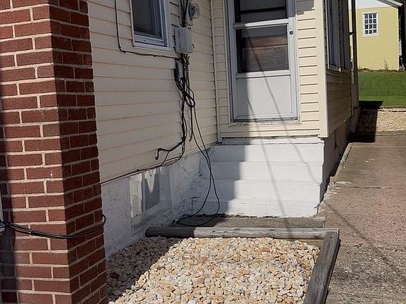 2nd image of 39 Spring St