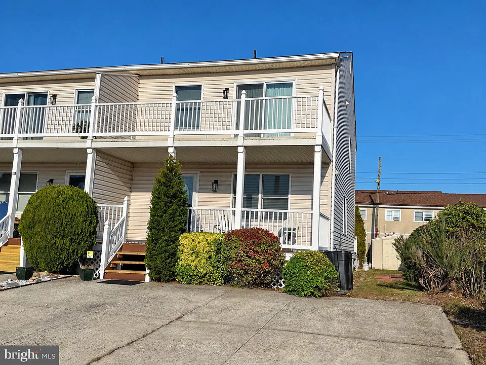 11 Manitoba Ave #B