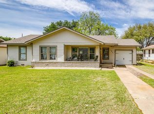 3537 Meadow Oaks Dr, Haltom City, TX 76117