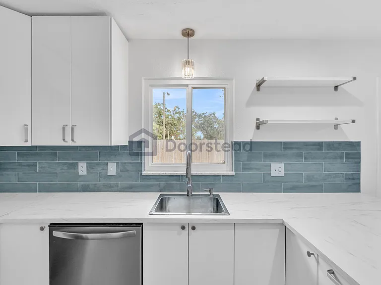 1454 45th Ave NE — Photo 16