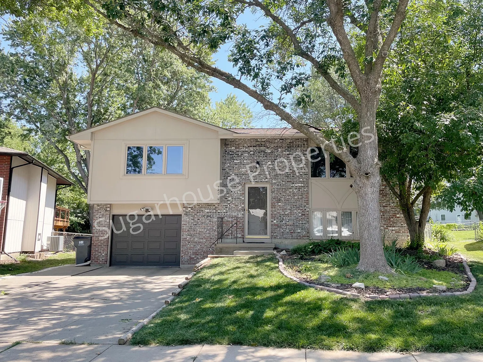 3 bed, 1220 sqft, $1,895 — Photo 1