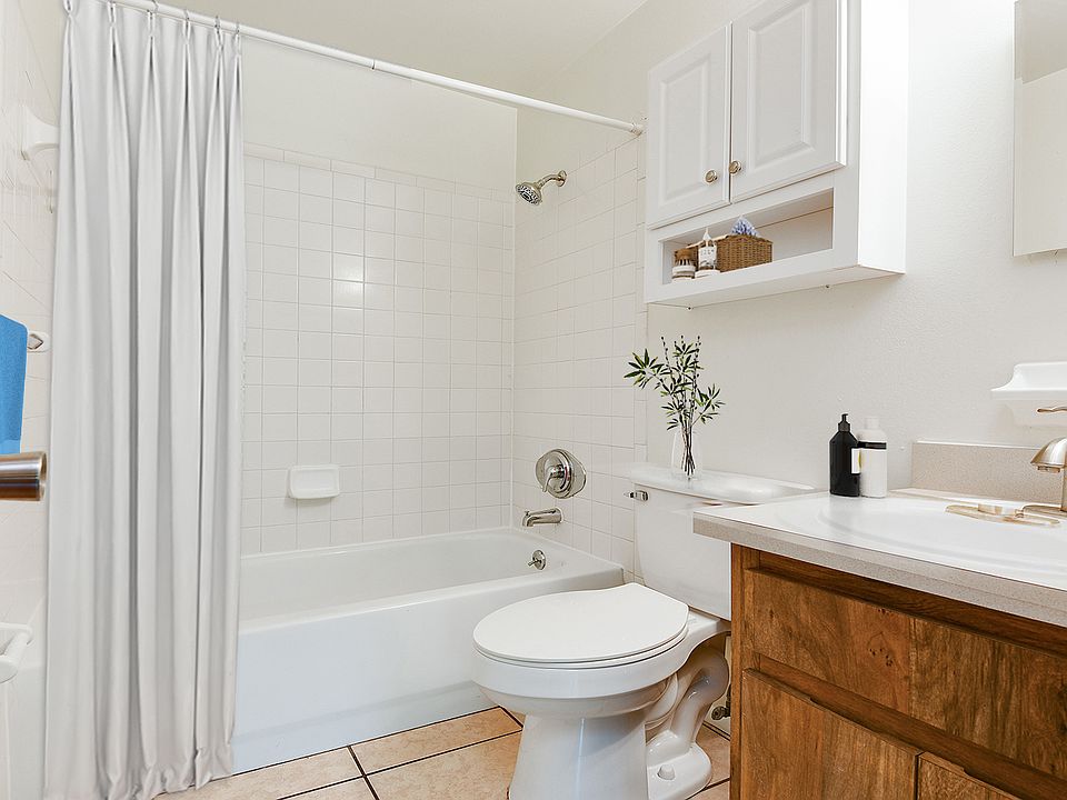 1st image of 2050 Edgewood Dr E #45